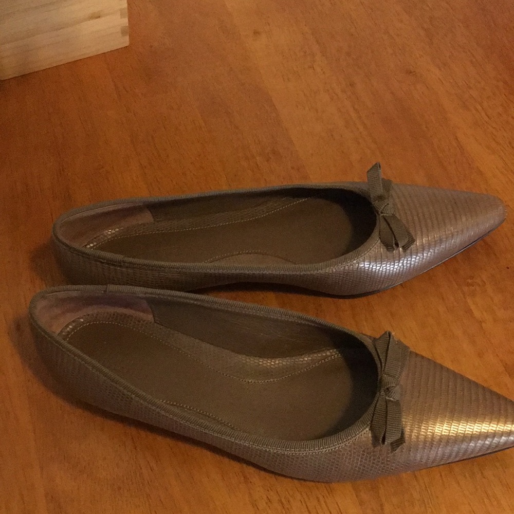 Reposhing: Beautiful Pointy Toe Flats…Love Them But They Fit More Like A 7.5-8M